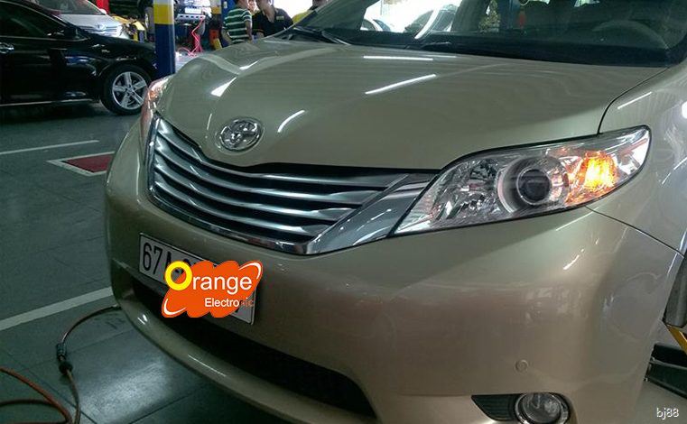 Cài đặt cảm biến áp suất lốp xe Toyota Sienna 2011