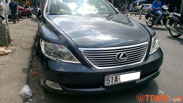 cam-bien-ap-suat-lop-xe-lexus-ls460