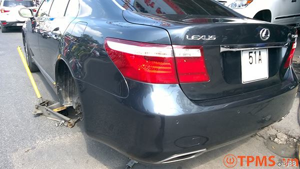 cam-bien-ap-suat-lop-xe-lexus-ls460