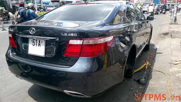 cam-bien-ap-suat-lop-xe-lexus-ls460