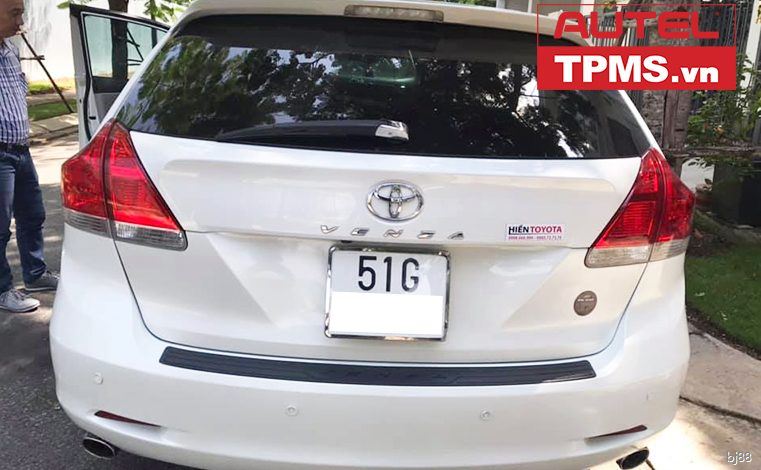 Thay van cảm biến áp suất lốp Toyota Venza 2009